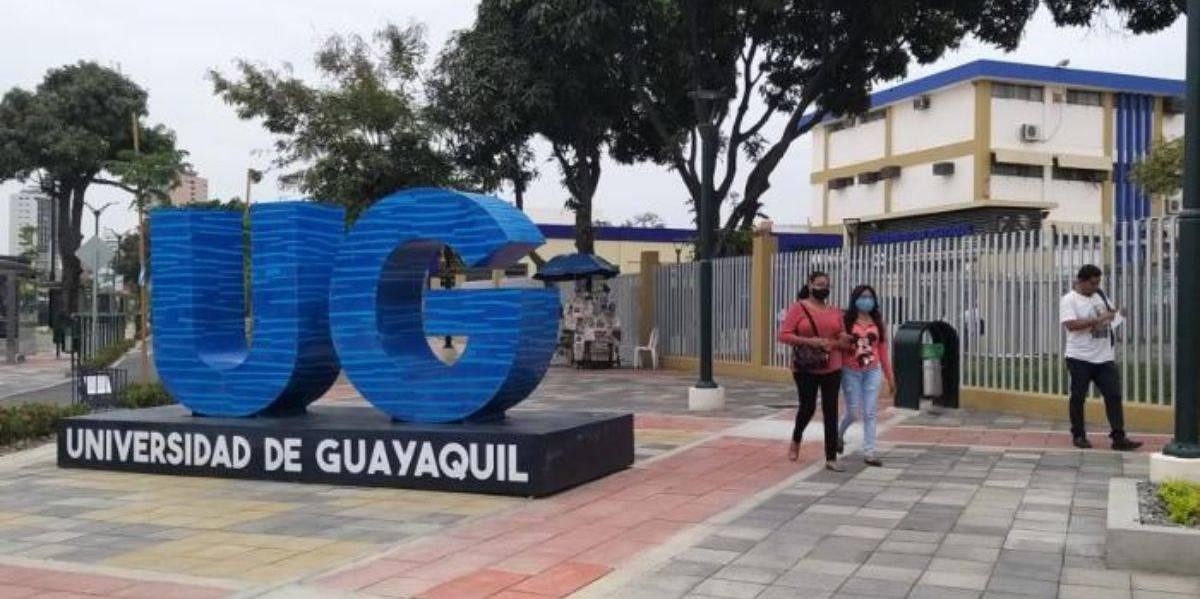Un grupo de estudiantes de la Universidad de Guayaquil. (Archivo / Ecuavisa)
