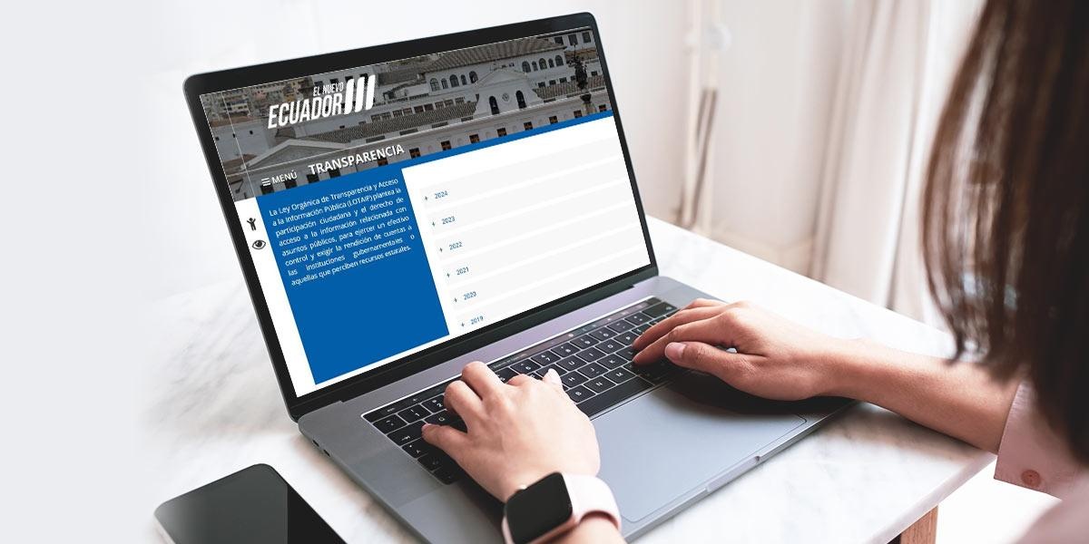 Una persona consultando el portal de Transparencia. (Imagen referencial)