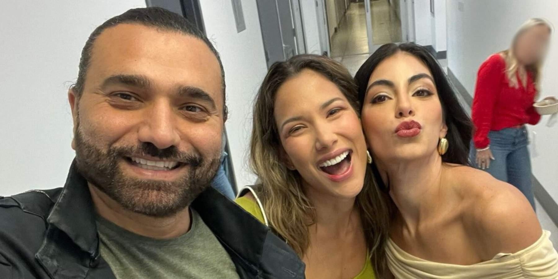 La también reina de belleza se tomó una fotografía con Alejandra Jaramillo y el productor venezolano Carlos Mesber (Corrtesía: Virginia Limongi)