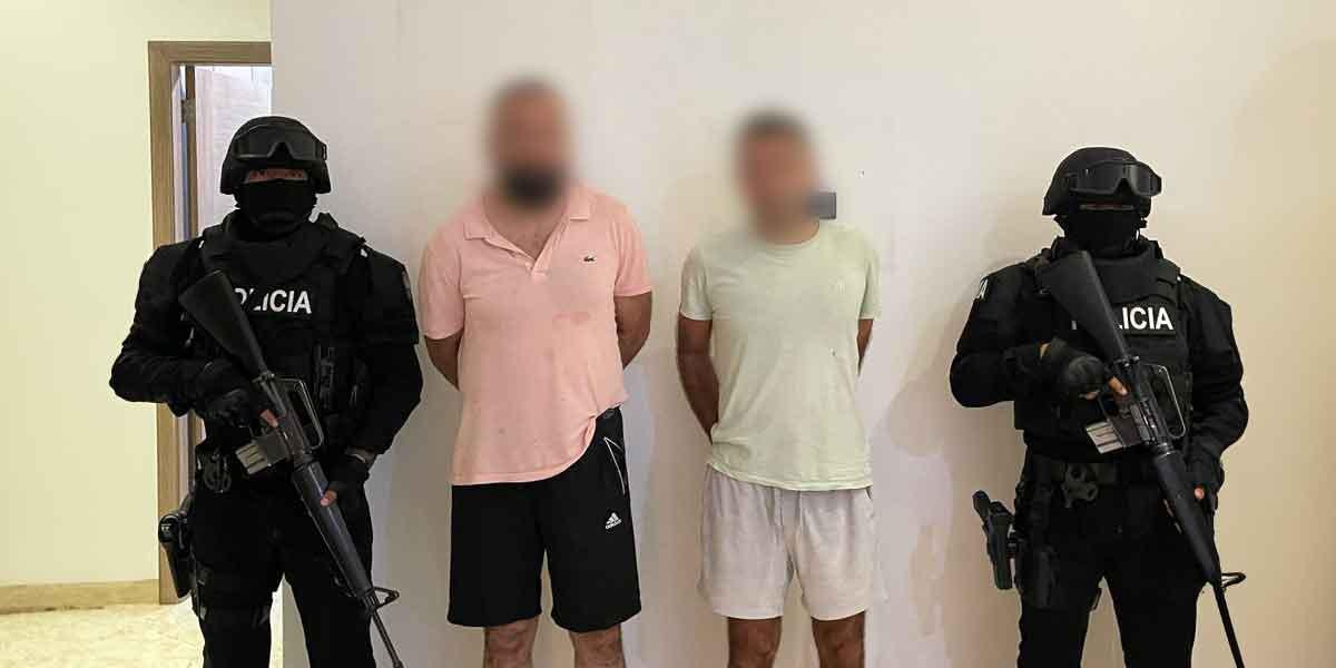 Imagen de la captura de dos ciudadanos turcos en Samborondón. (Foto: Policía Nacional.)