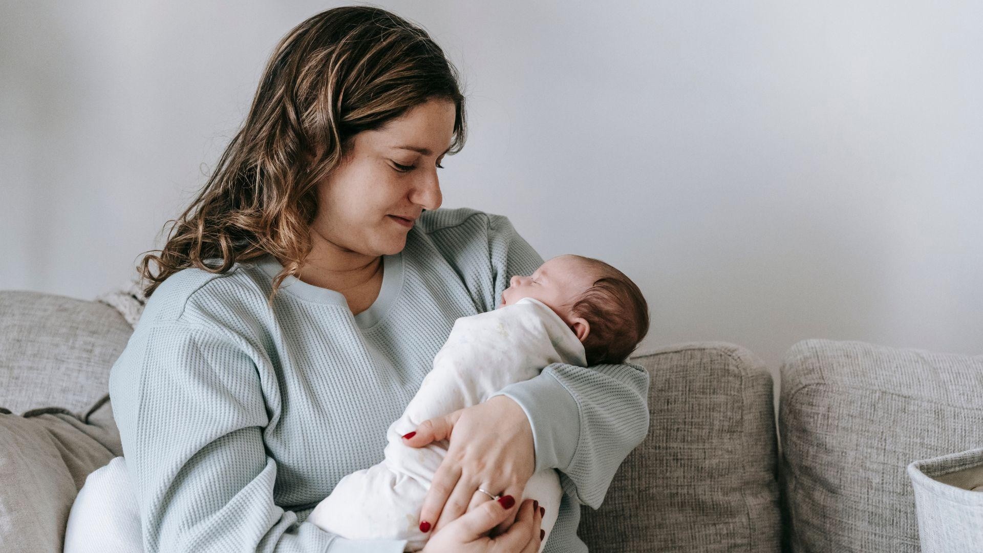 Imagen referencial: Madre con su recién nacido. (Freepik)