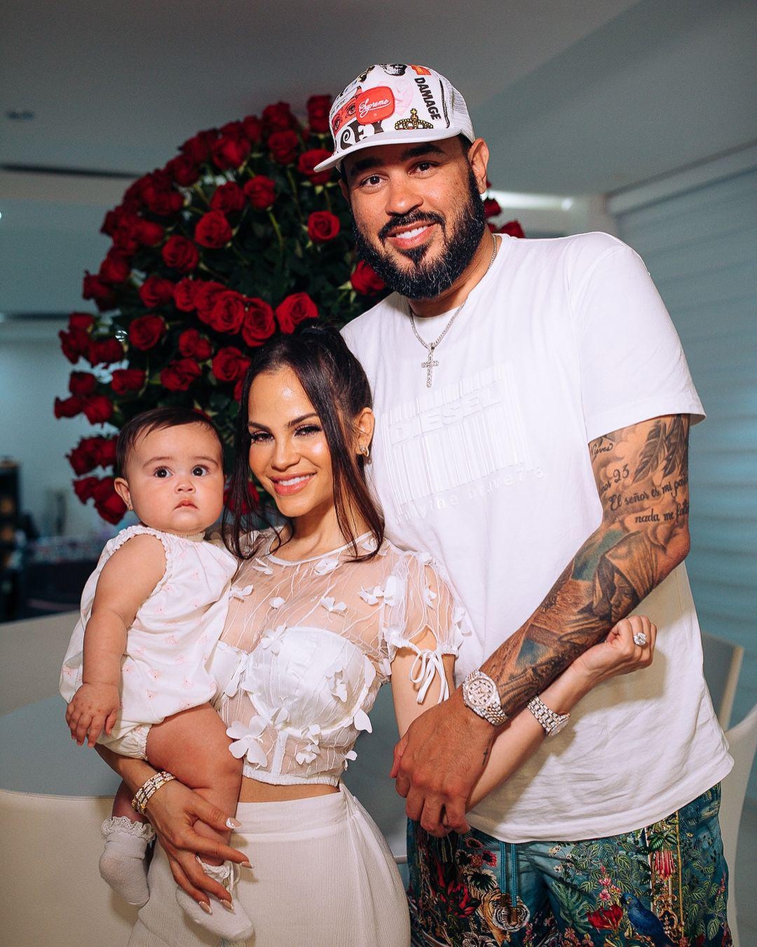 Raphy Pina, Natti Natasha y su hija (Cuenta de Instagram de @nattinatasha)
