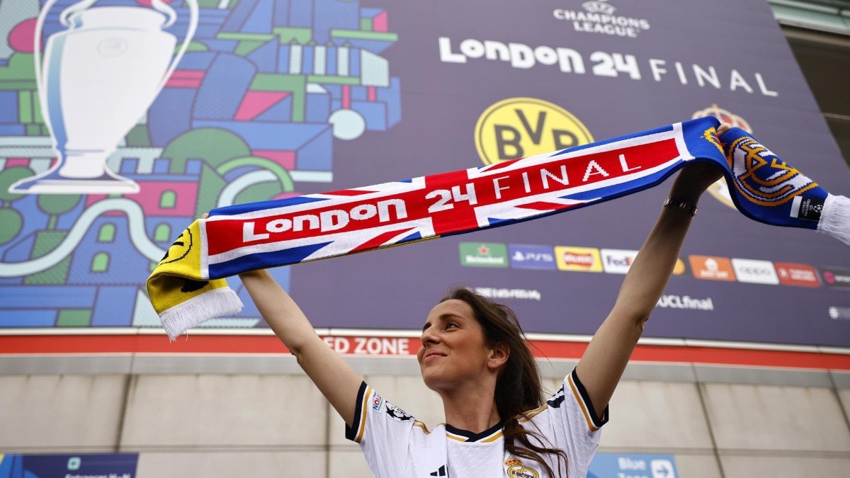 Los hinchas del Real Madrid y del Borussia Dortmund empiezan a llegar a Wembley (EFE)