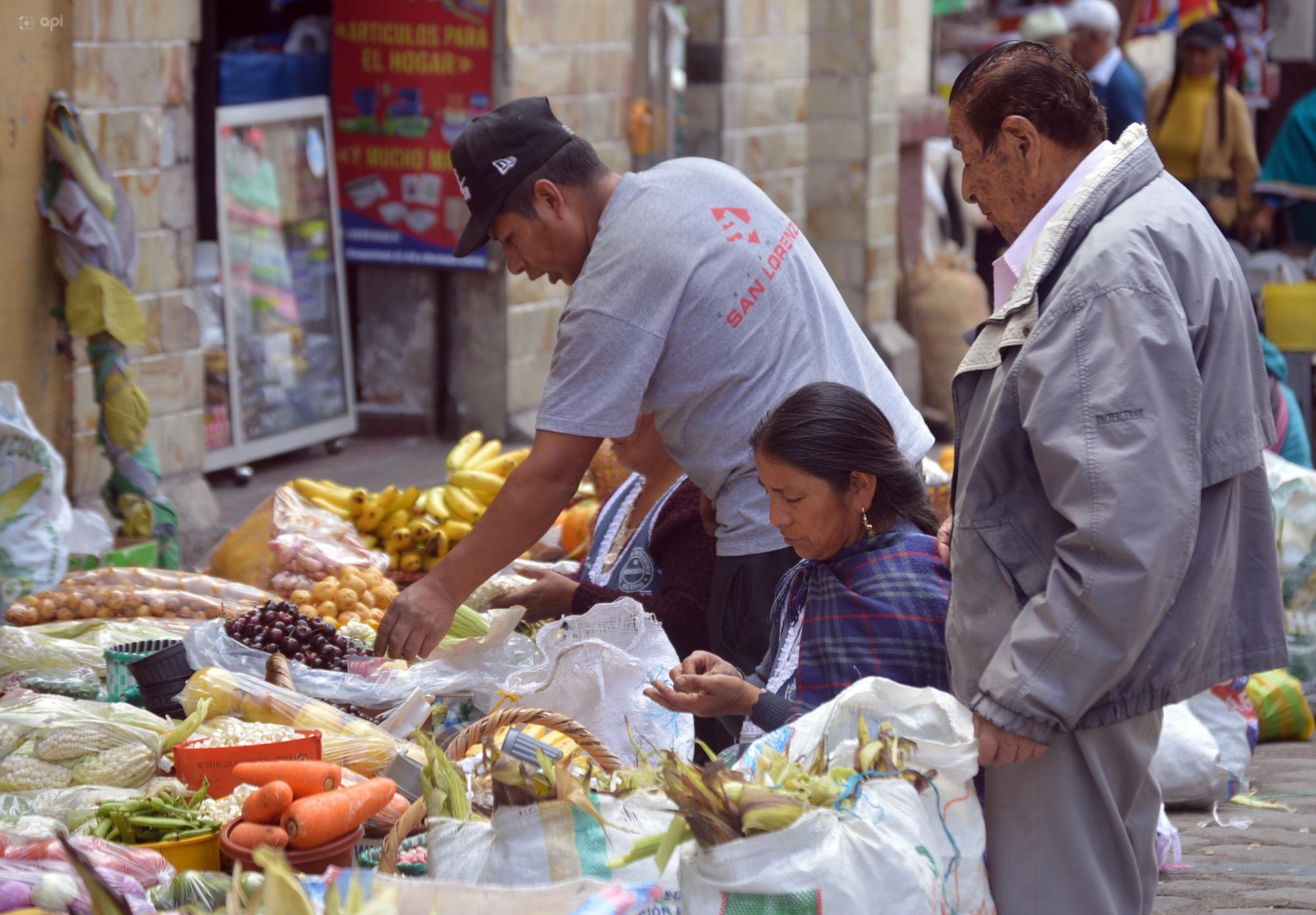 Imagen de archivo del mercado 9 de Octubre, en Cuenca. (API)