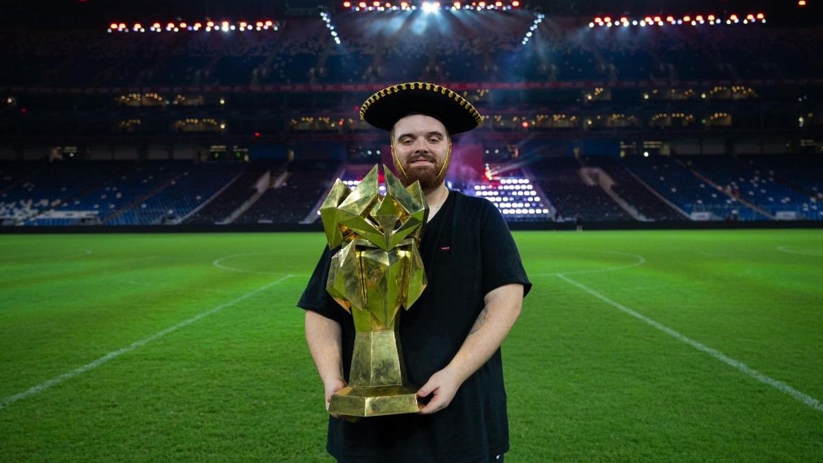 Ibai Llanos tuvo que llegar en silla de ruedas a España, después de ganar la Kings World Cup (Redes sociales)