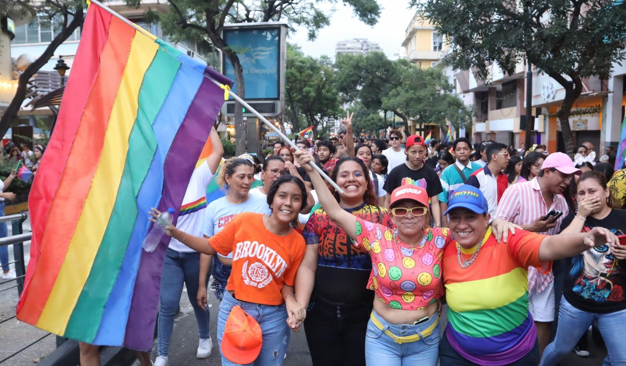 Participantes del desfile Orgullo Guayaquil en 2023. (API)