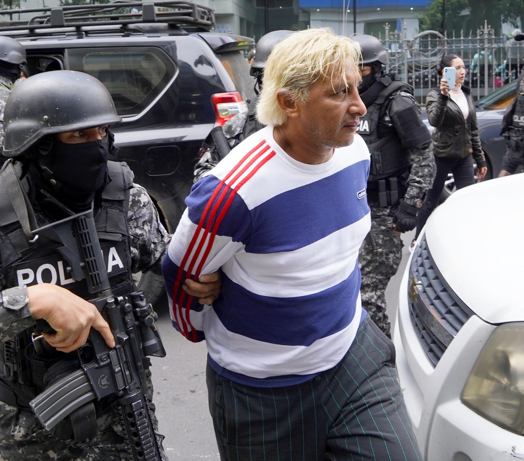 Colón Pico cuando fue trasladado a la Unidad de Flagrancia el 22 de abril. (API)