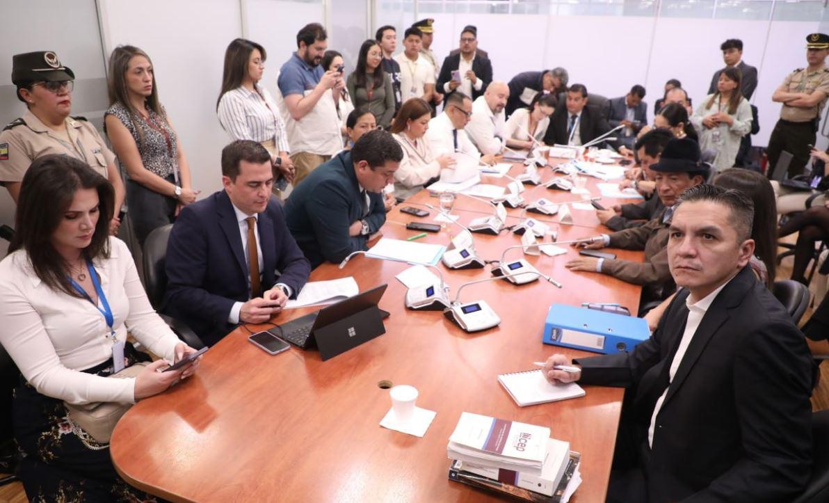 Maribel Barreno y Wilman Terán comparecen en el proceso de su juicio político. (Asamblea)