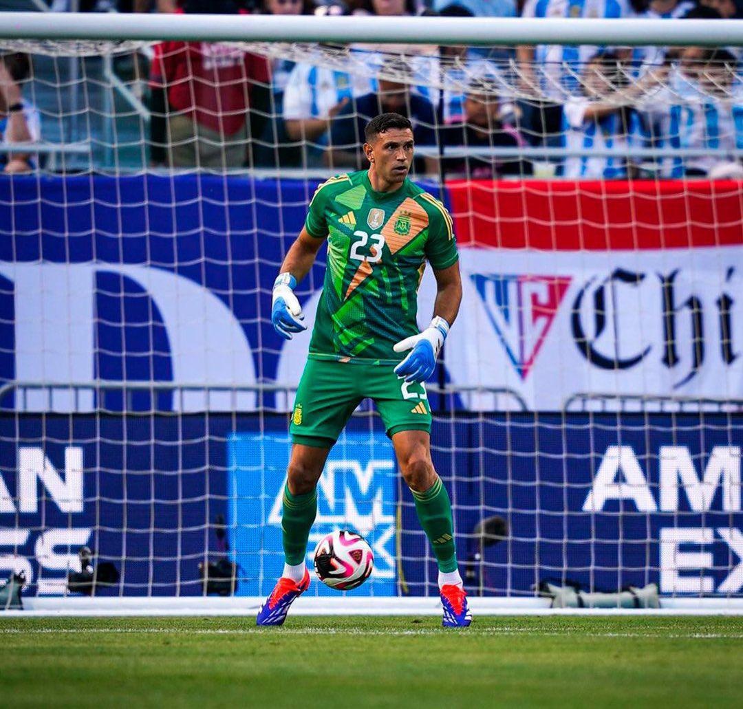 Emiliano Dibu Martínez en el partido entre Argentina contra Canadá por la Copa América 2024 (Foto: Internet)