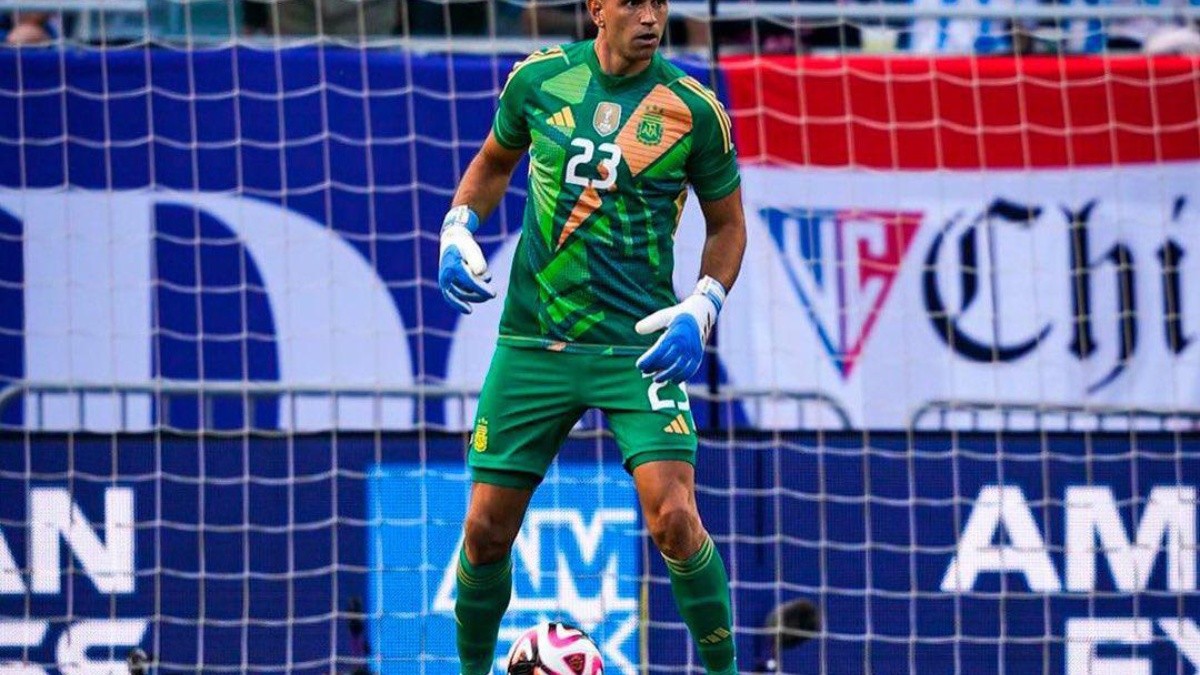 Emiliano Dibu Martínez en el partido entre Argentina contra Canadá por la Copa América 2024 (Foto: Internet)