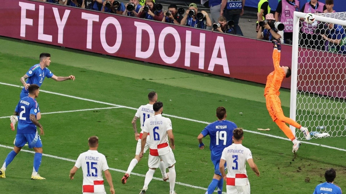 Italianos y croatas libraron un intenso duelo. (EFE)