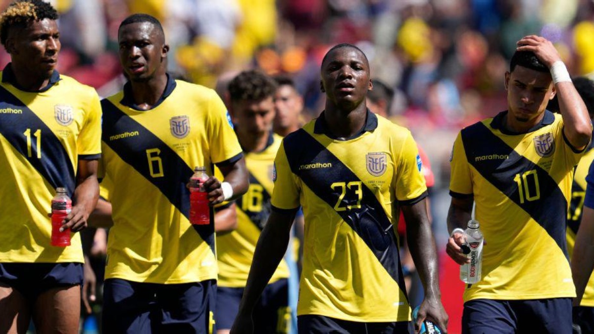 Jugadores de la selección ecuatoriana que pedió ante Venezuela. (ARCHIVO)