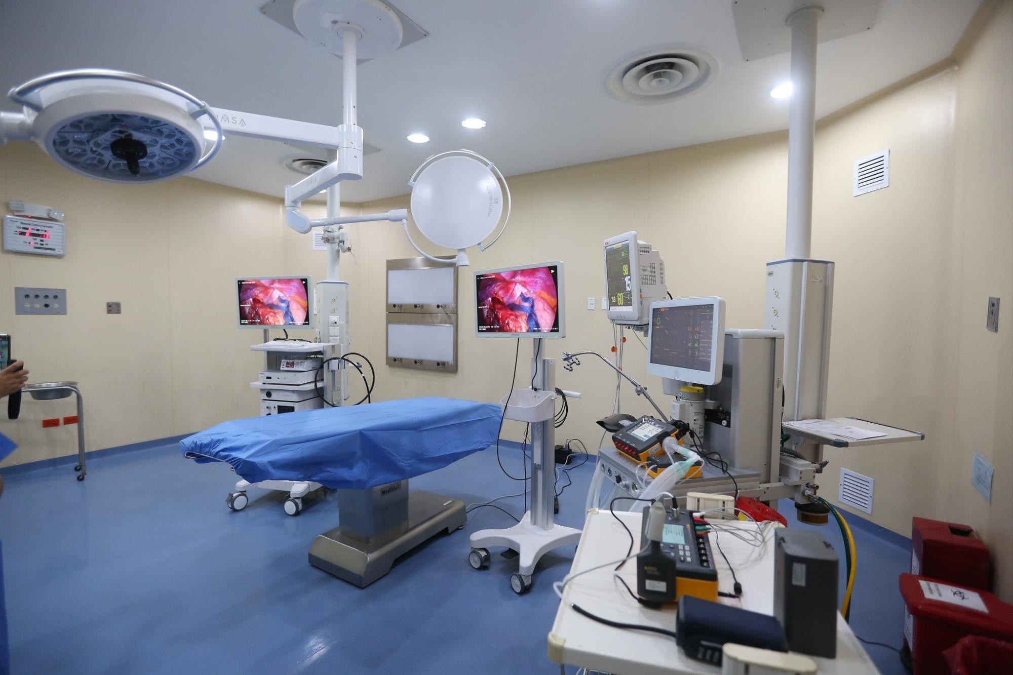 Foto de equipos de quirófano en el Hospital de Especialidades Eugenio Espejo de Quito. (Ministerio de Salud)