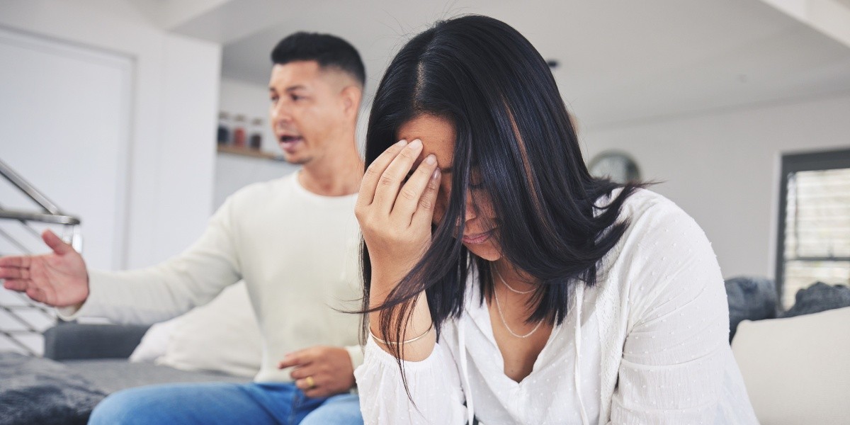 Imagen referencial de pareja discutiendo. (Canva)