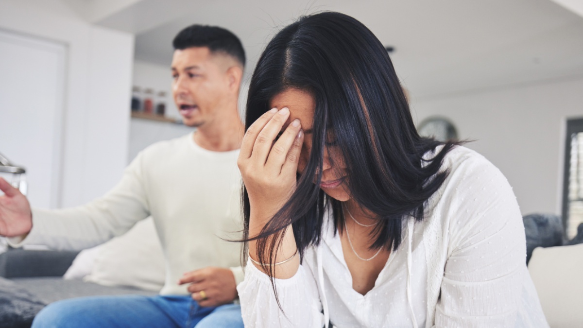 Imagen referencial de pareja discutiendo. (Canva)