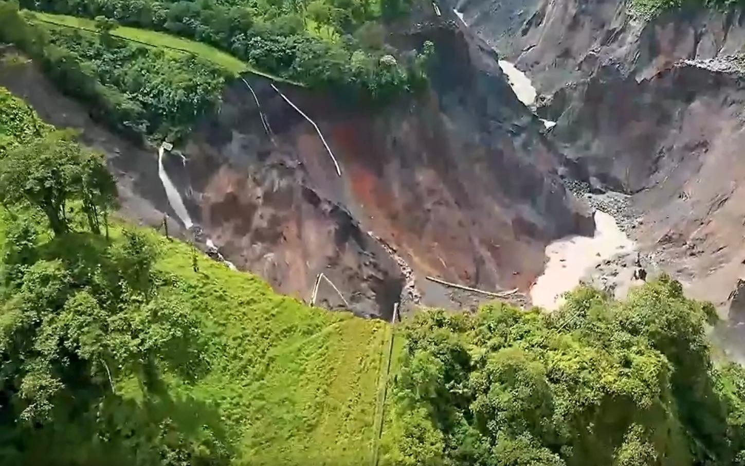 Imagen donde se observa la erosión del río Coca. (Foto: Televistazo)