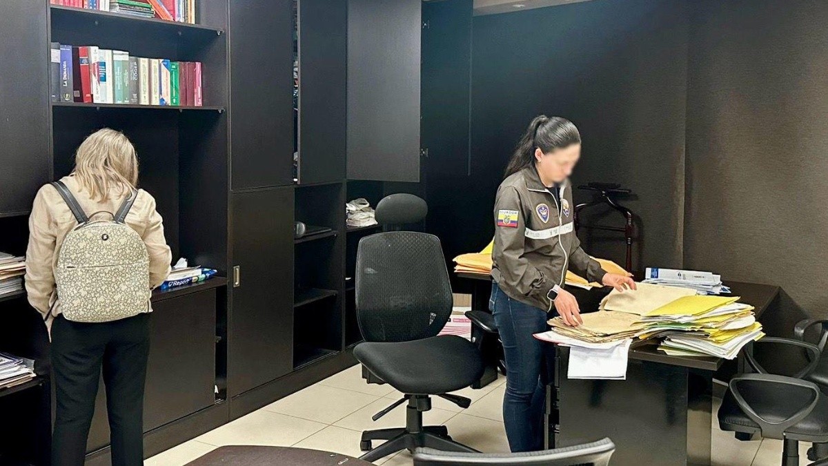 La Fiscalía y Policía ejecutaron allanamientos en oficinas de Guayaquil. (Fiscalía)