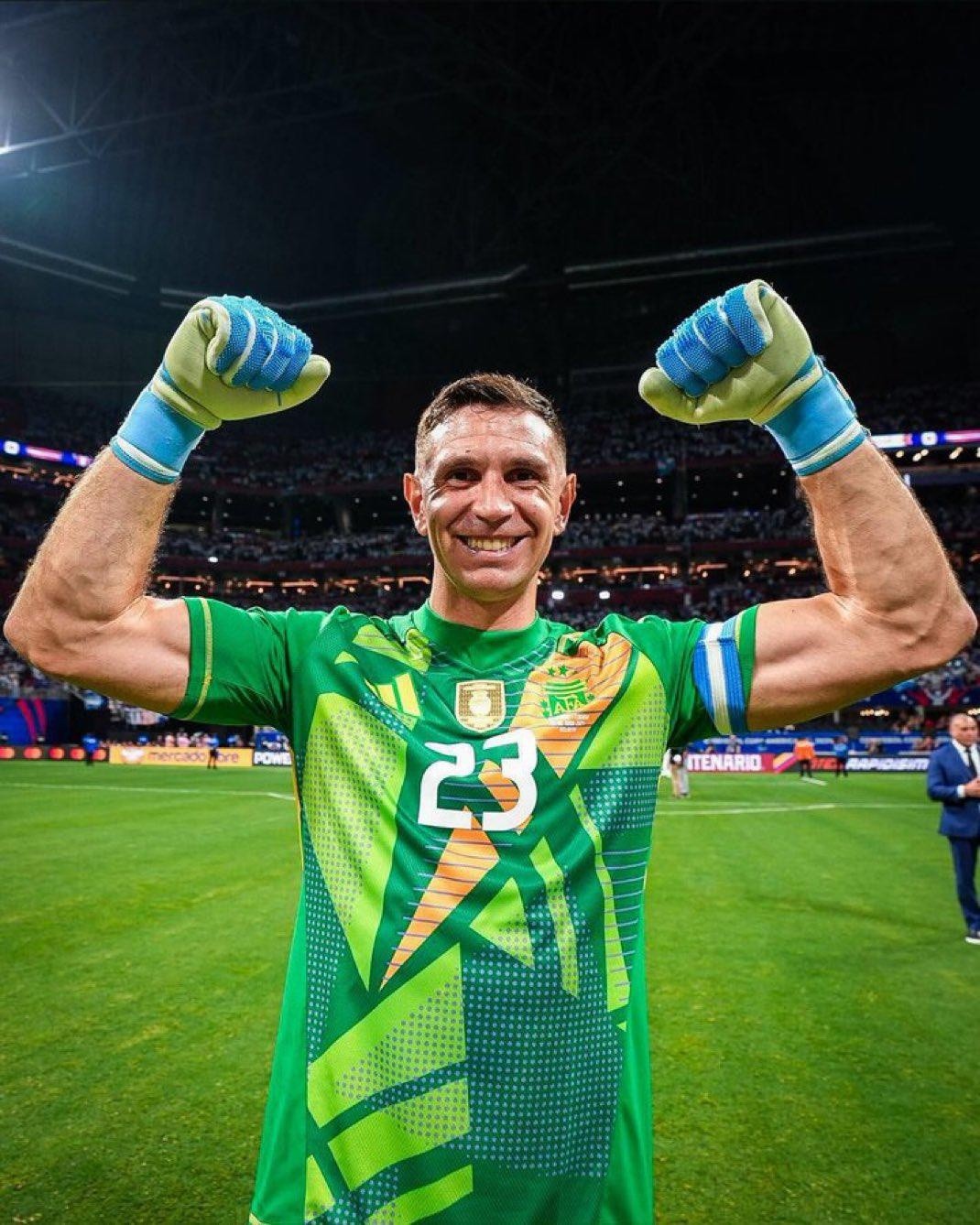 El portero Emiliano Martínez celebra la clasificación de Argentina a las semifinales de la Copa América (Foto: Internet)