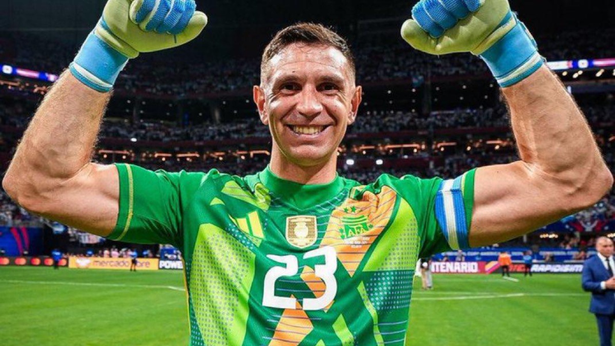 El portero Emiliano Martínez celebra la clasificación de Argentina a las semifinales de la Copa América (Foto: Internet)