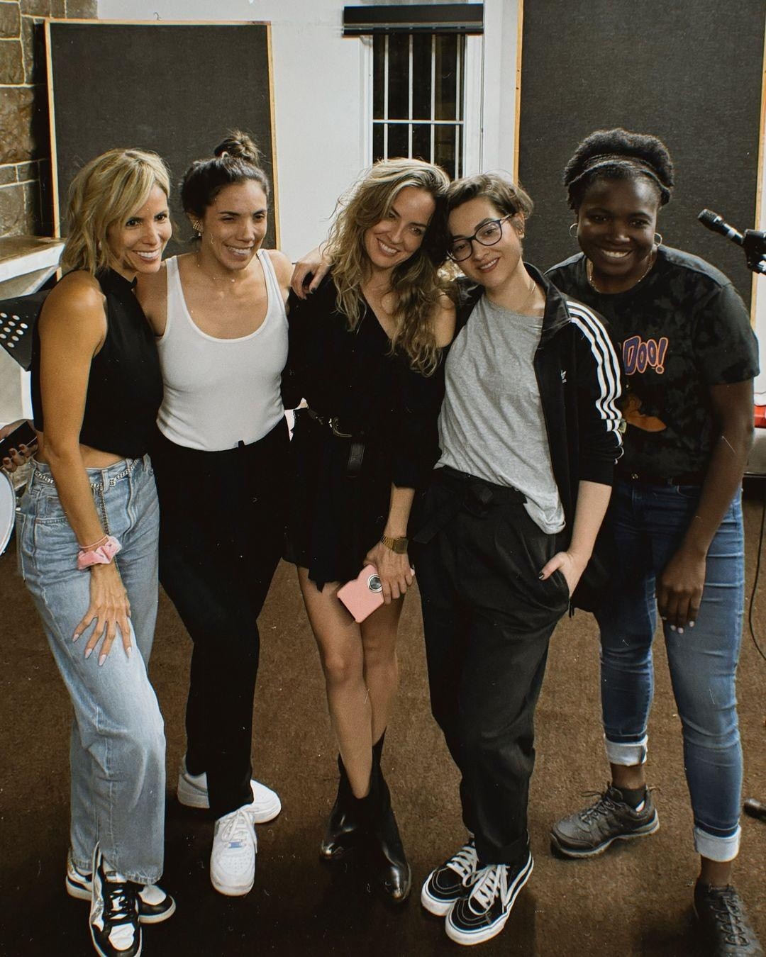 "Siempre que nos reunimos se arma el relajo y la energía se prende. El corazón se agranda, el tiempo se para", escribió Cecilia. (Instagram Cecilia Ortiz)