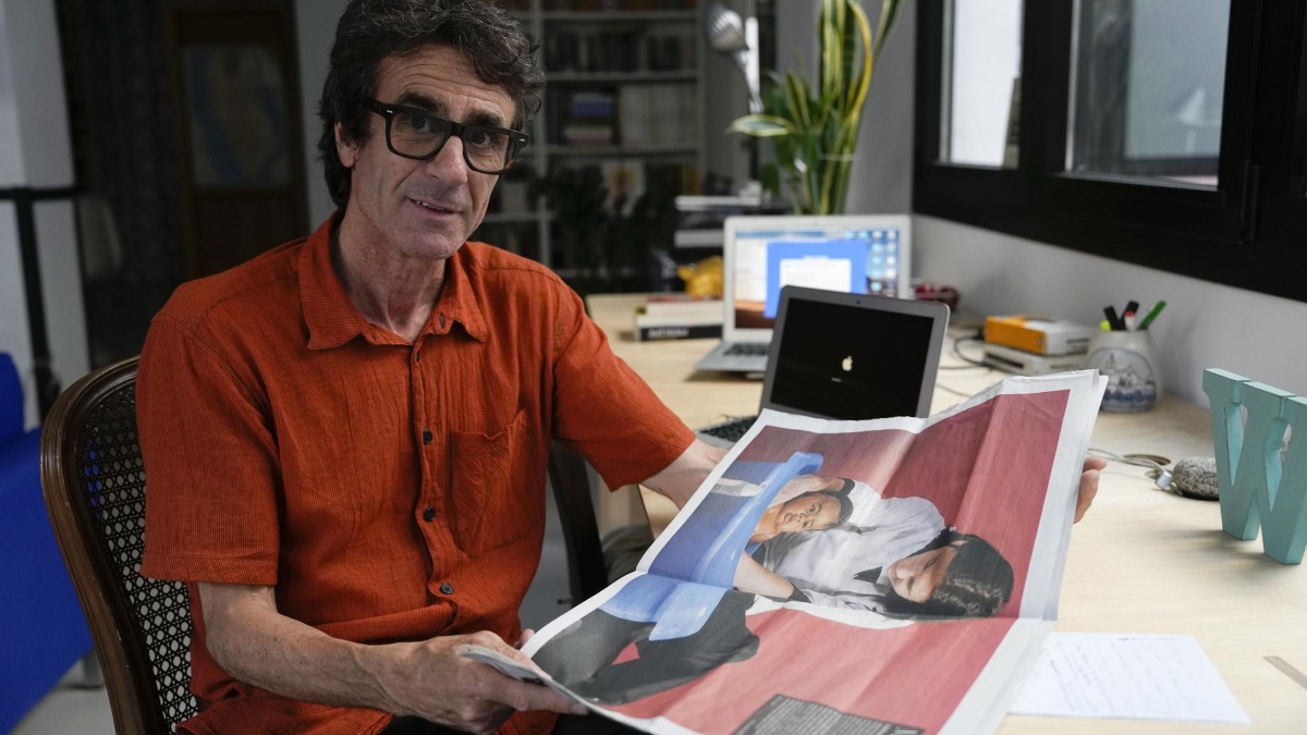 Joan Monfort, el autor de una foto icónica en la que comparten escenario un joven Leo Messi y un bebé Lamine Yamal. (EFE)