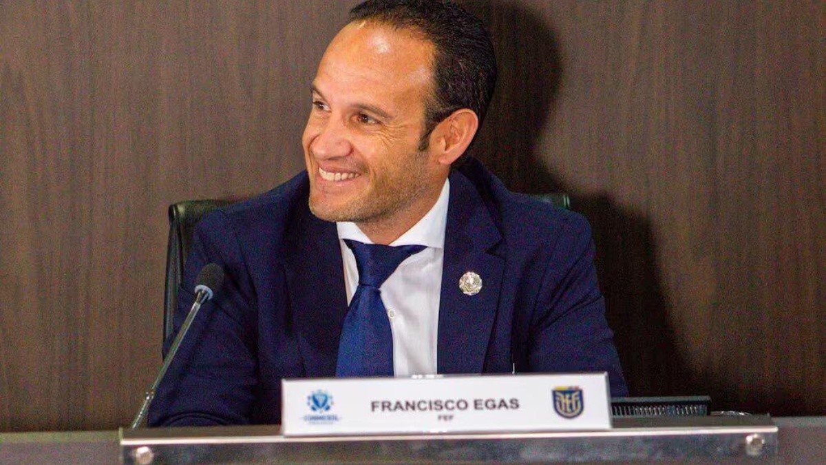 Presidente de la Federación Ecuatoriana de Fútbol (FEF), Francisco Egas, en rueda de prensa (Foto: FEF)