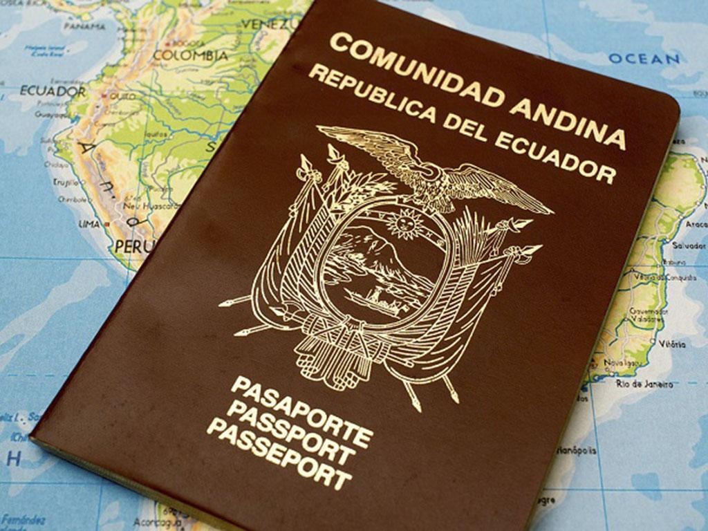 Imagen referencial del pasaporte ecuatoriano. (Internet)