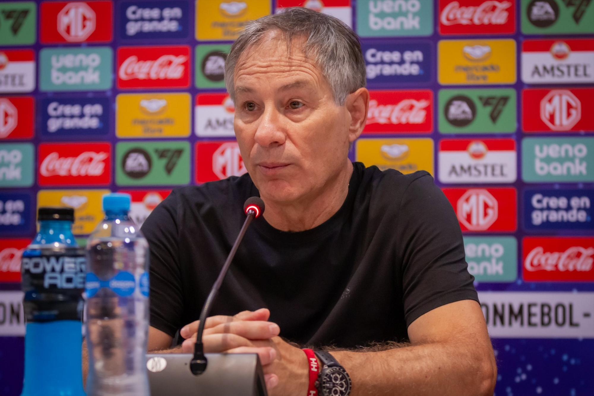 Ariel Holan reflejó la tristeza del equipo en la rueda de prensa luego del partido. (Cuenta X @BarcelonaSC)