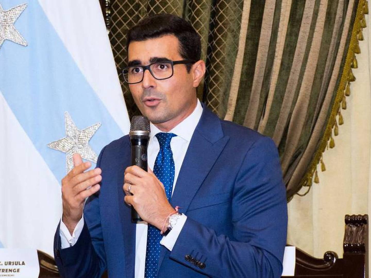 El ministro del Deporte, Andrés Guschmer, señaló que en los próximos días van a emitir un criterio final sobre el tema de la presidencia de Emelec. (Archivo)