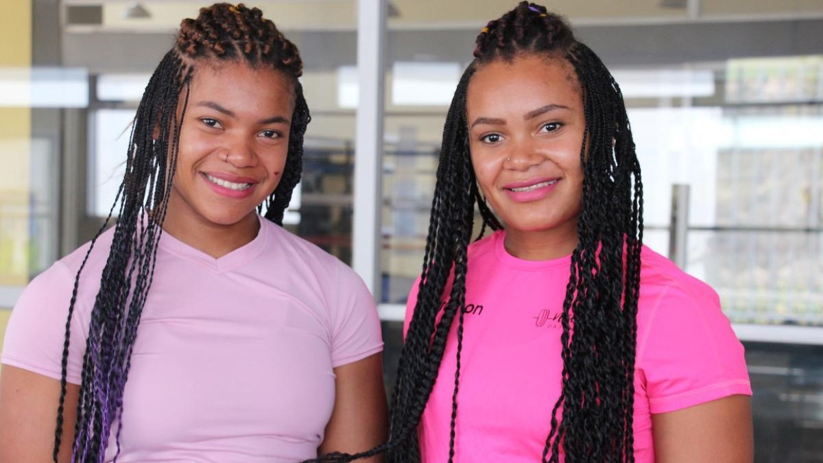 Angie Palacios y Neisi Dajomes, hermanas pesistas. (ARCHIVO)