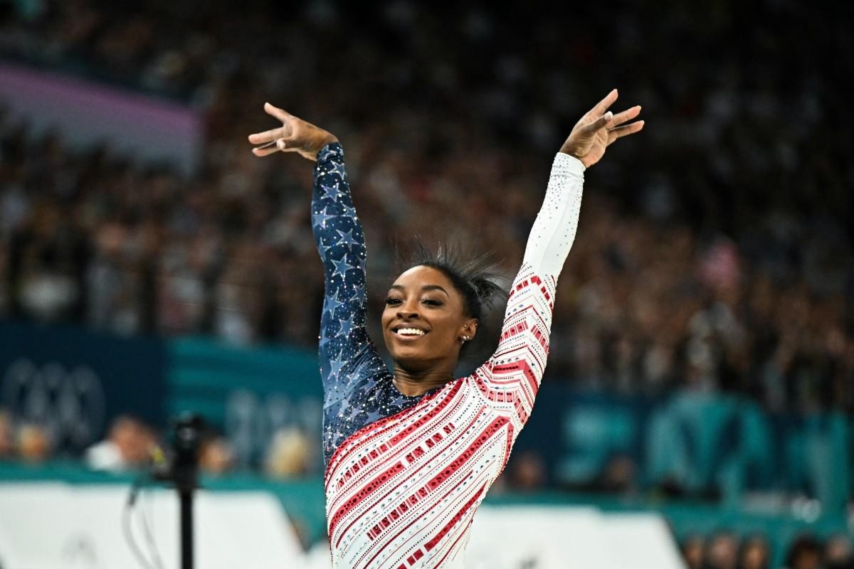US' Simone Biles competes in the balance beam event of the artistic gymnastics women's team final during the Paris 2024 Olympic Games at the Bercy Arena in Paris, on July 30, 2024. (Photo by Gabriel BOUYS / AFP) (GABRIEL BOUYS / AFP)