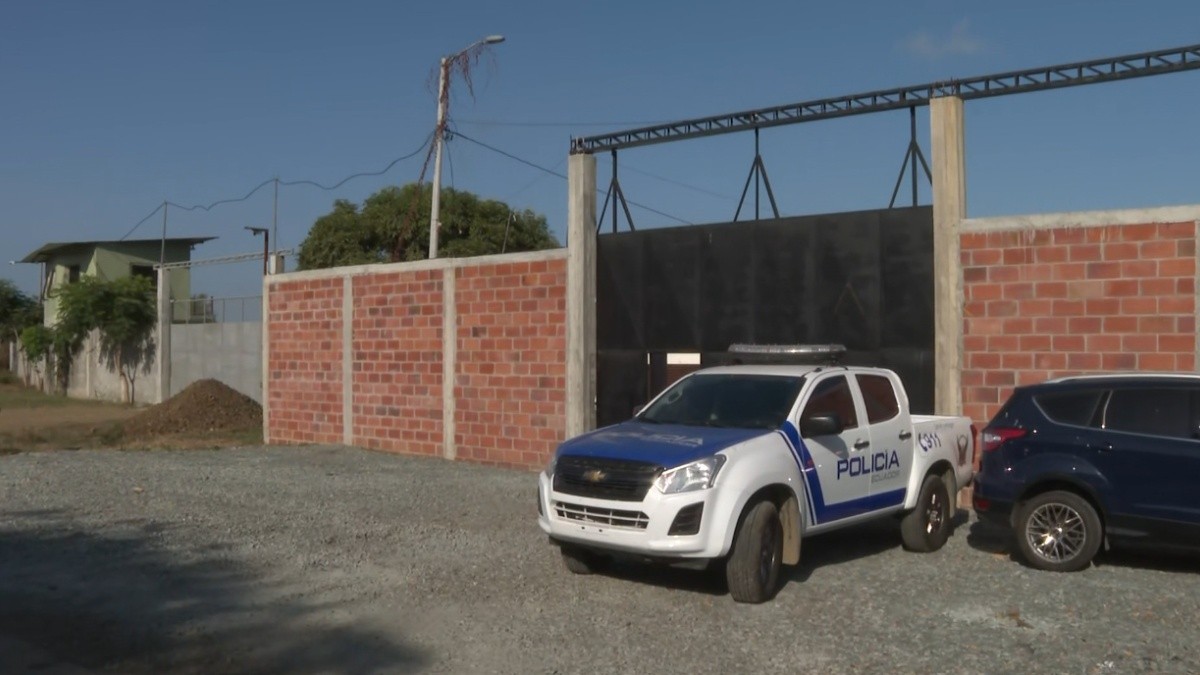 Según información policial, en ese taller se daba mantenimiento a camiones, sin embargo, también se contaminaba los vehículos con droga. (Ecuavisa)