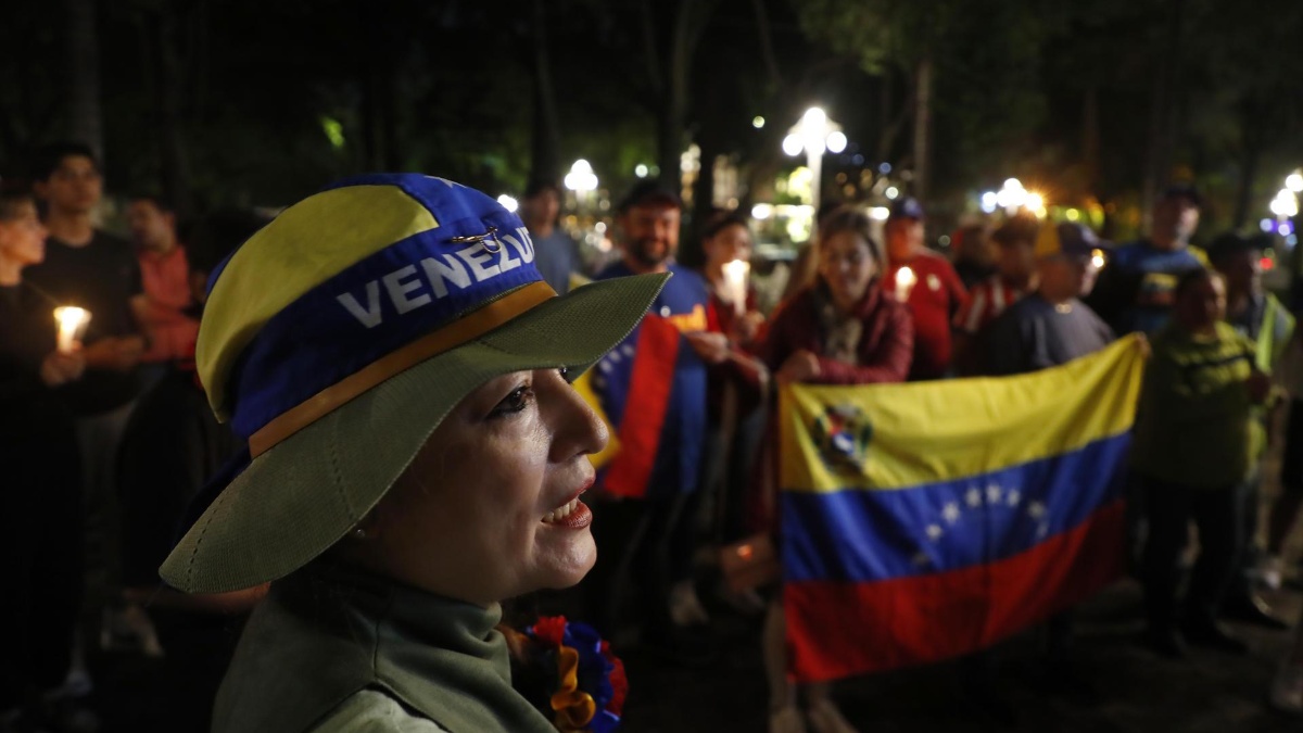 Ciudadanos venezolanos protestan por lo que consideran un fraude electoral. (EFE)