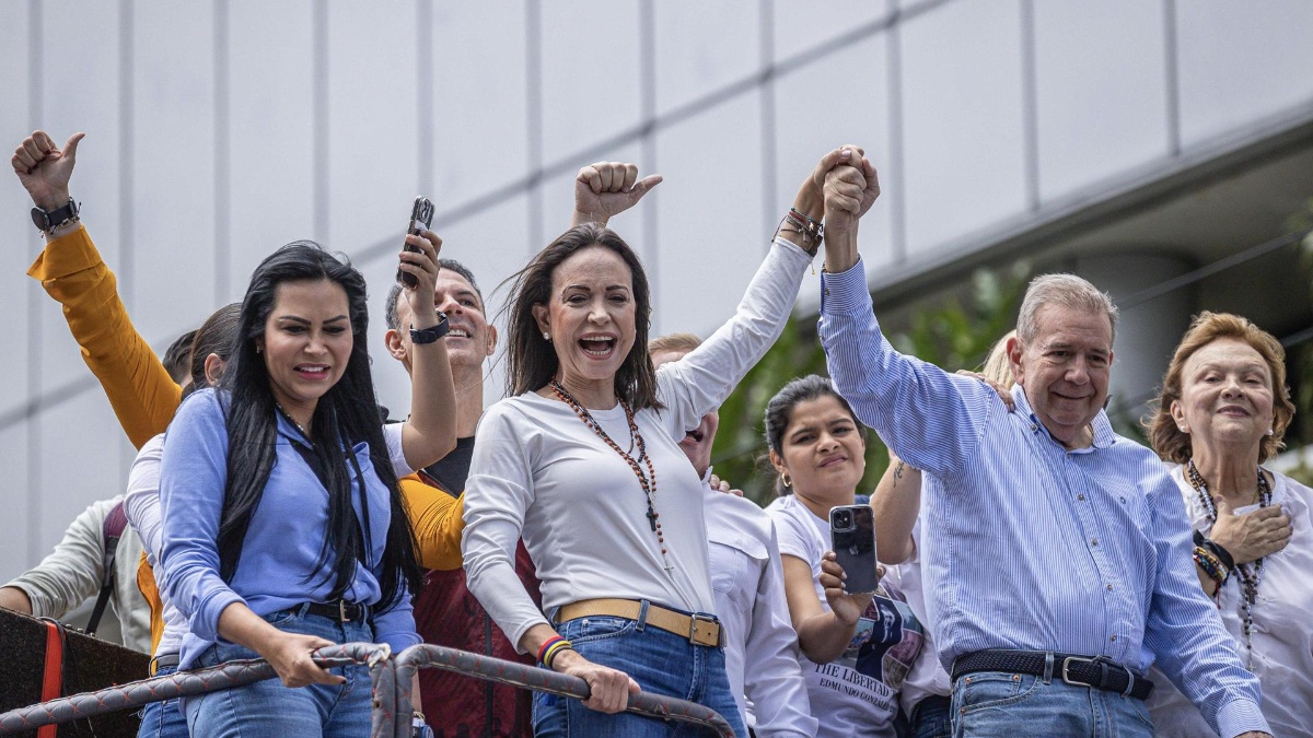 Fotografía de archivo en donde se ve a la líder opositora venezolana María Corina Machado (i) y el candidato a la presidencia de Venezuela Edmundo González Urrutia (d). (EFE)