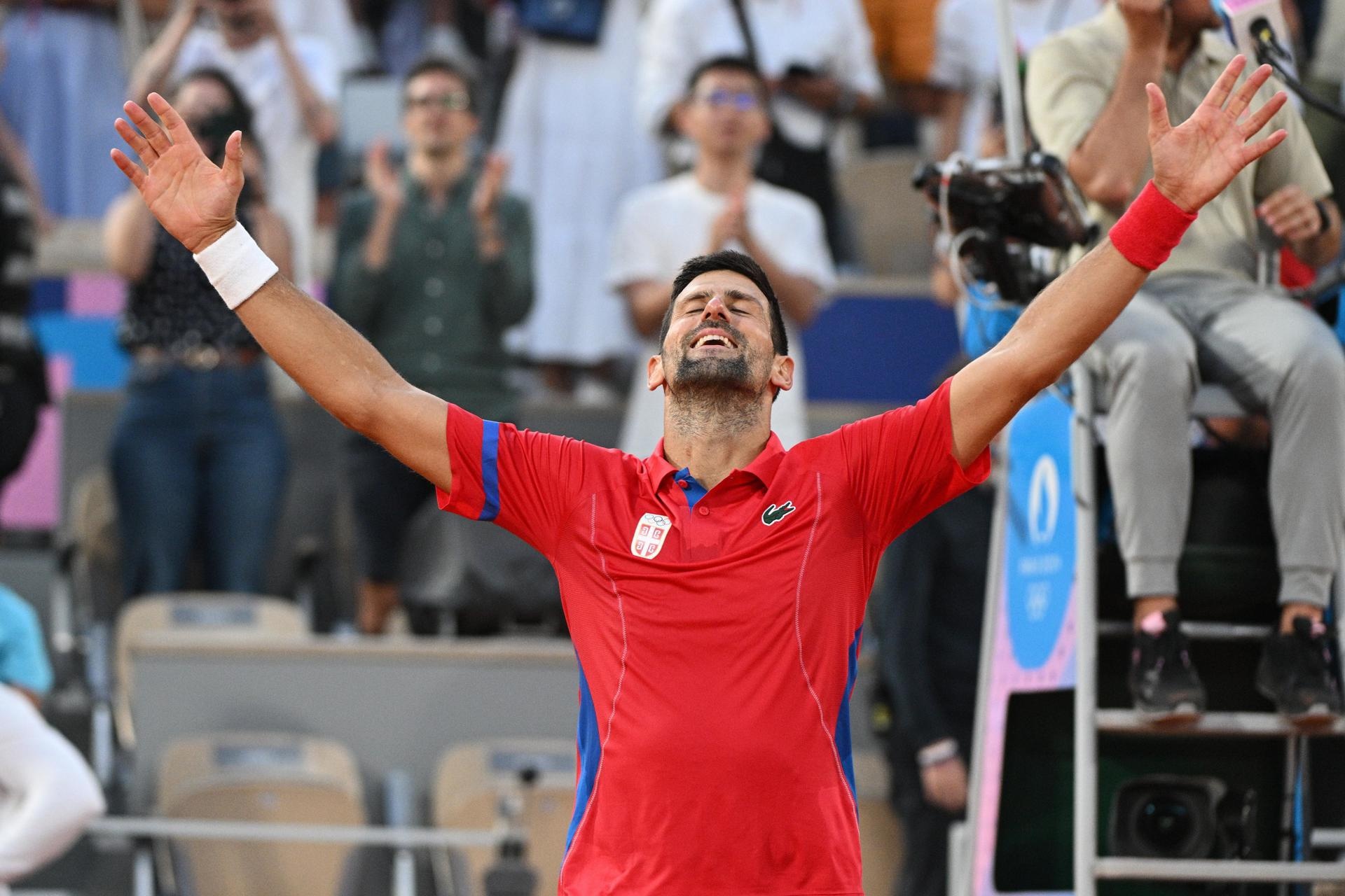 Novak Djokovic se mide con Carlos Alcaraz por el oro en los Juegos Olímpicos de París 2024. (EFE)