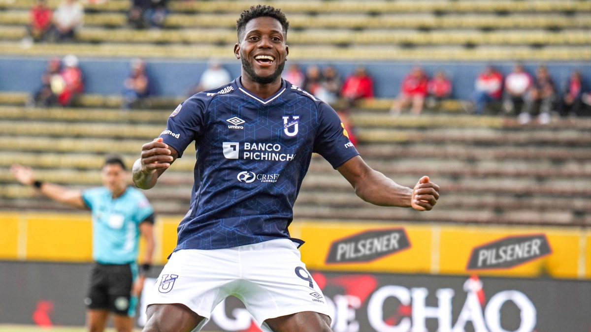 José Fajardo celebra uno de sus dos goles anotados a El Nacional por la Liga Pro (API)