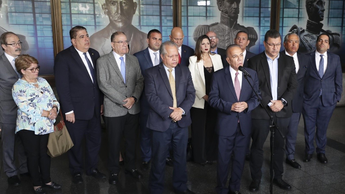 El representante del partido Nuevo Tiempo, Manuel Rosales, en la sede del Tribunal Supremo de Justicia (TSJ) Venezuela. (EFE)