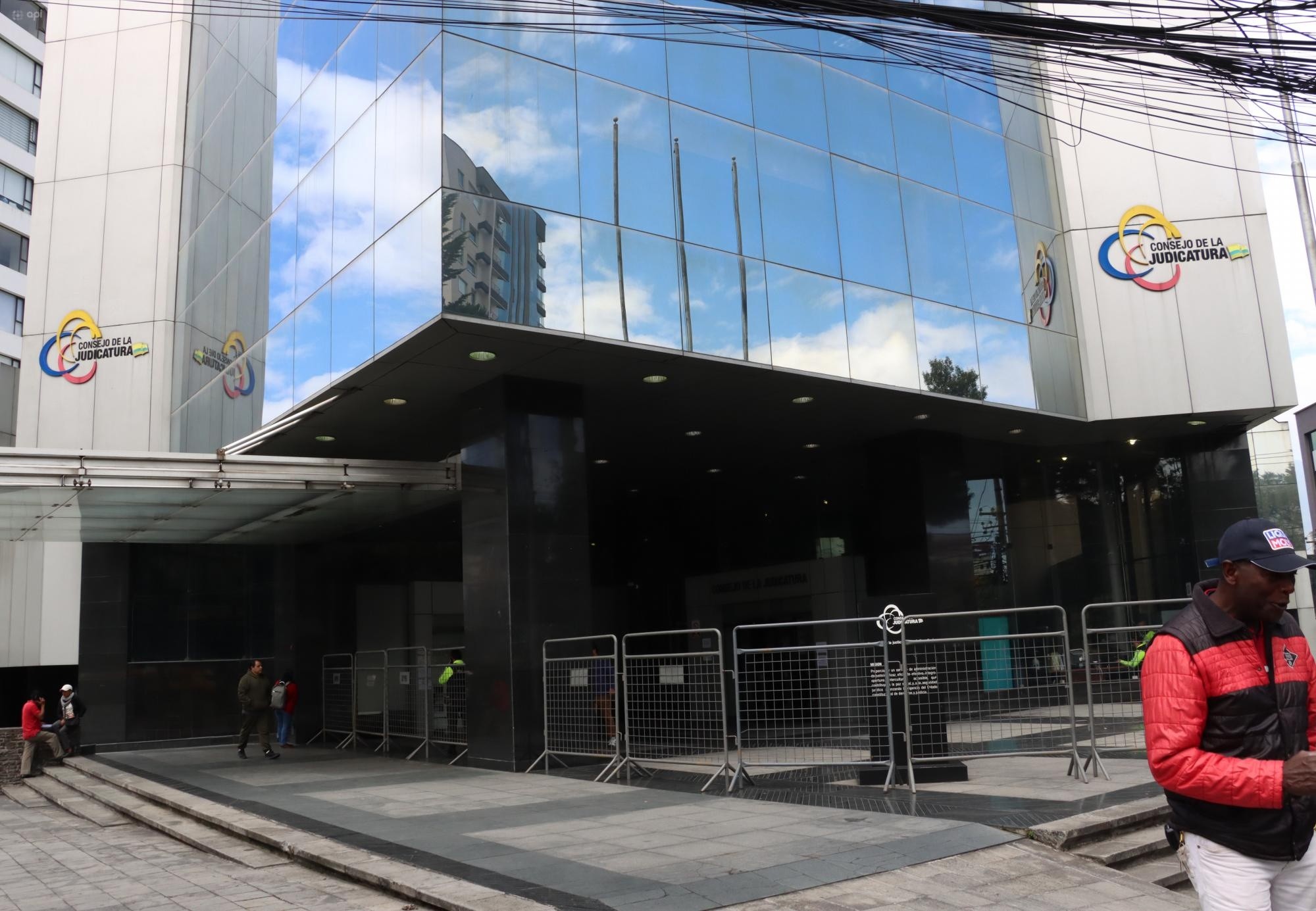 La fachada del edificio del Consejo de la Judicatura en Quito. (API)