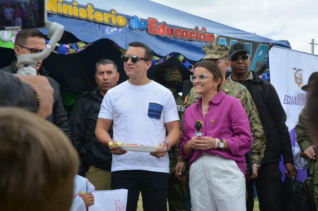Foto del presidente Daniel Noboa y María José Pinto, secretaria técnica de Ecuador Crece Sin Desnutrición Infantil. (@mjpintoec)