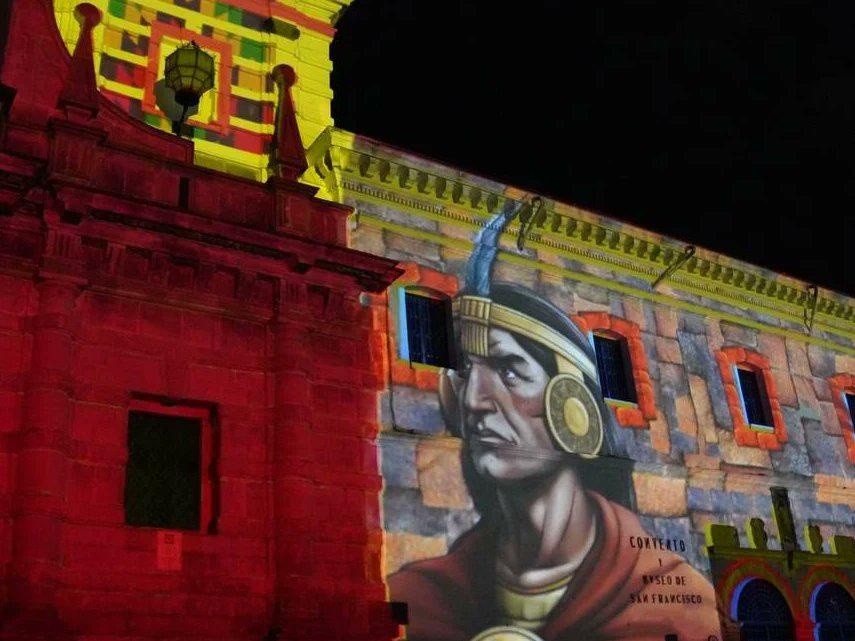 Con el festival de mapping 'Quito, Luz de América' se conmemoró el 10 de Agosto. (Cortesía del Municipio)