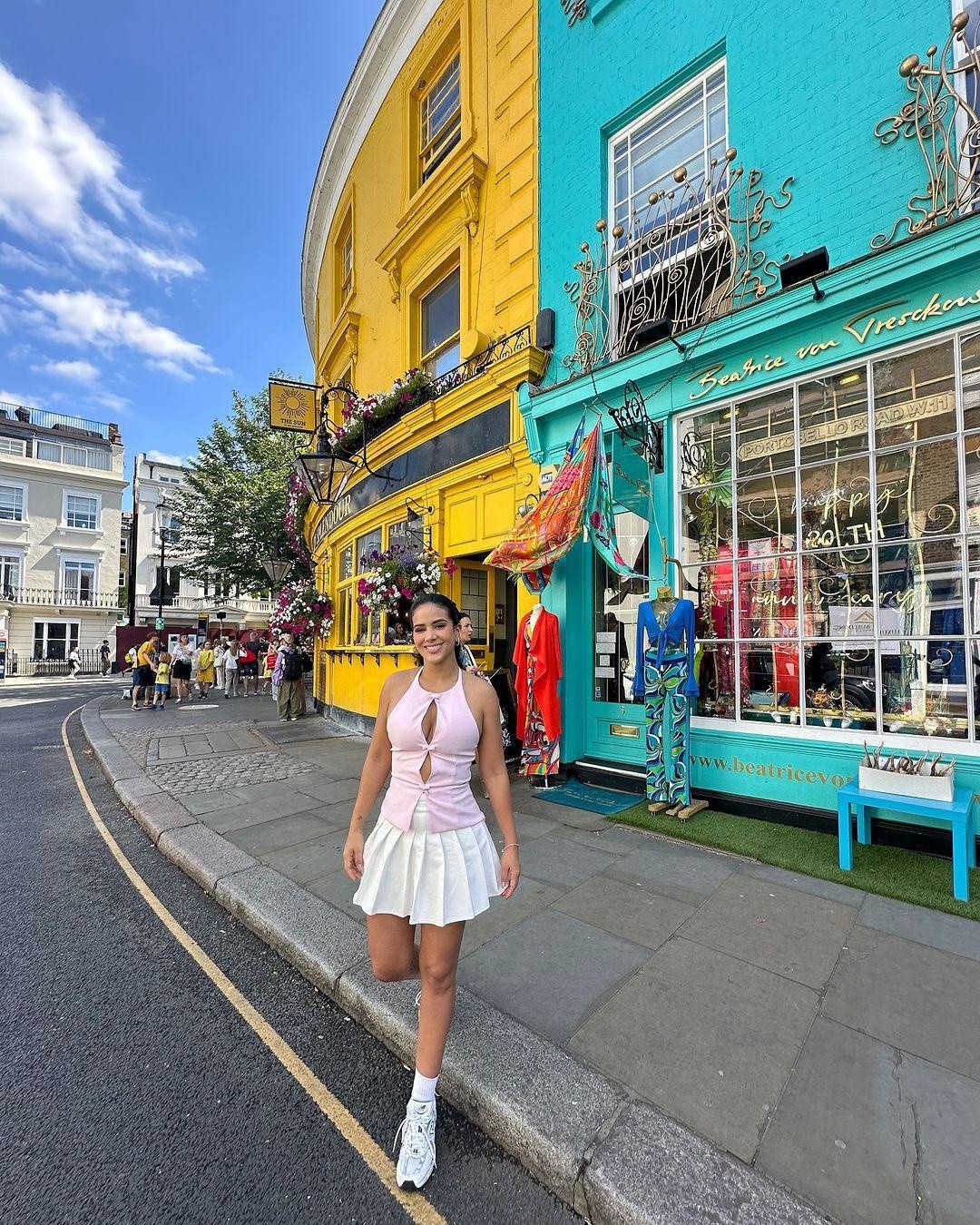 Michela Pincay en la librería The Notting Hill.  (Foto: Instagram. )