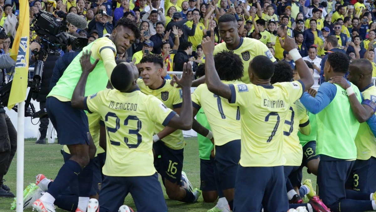 La FEF publicó los precios de las entradas para el partido entre Ecuador y Perú por las eliminatorias al Mundial 2026. (API)