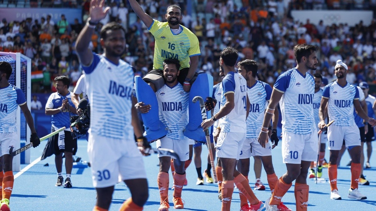 El equipo de la India celebra la victoria ante España en el partido masculino de hockey por el bronce. (EFE)