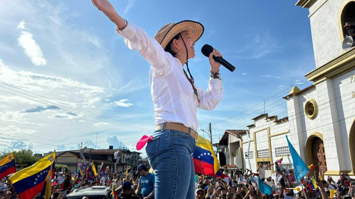 Machado defiende un triunfo arrollador en las elecciones del 28 de julio y dice que enfrentan a la maquinaria del Estado que cierra filas a favor de Maduro. (Tomado de X: @MariaCorinaYA)