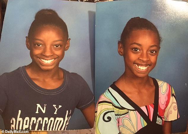 Imagen de archivo de Simone Biles de pequeña junto a su hermana menor. (RRSS / DAILYMAIL)