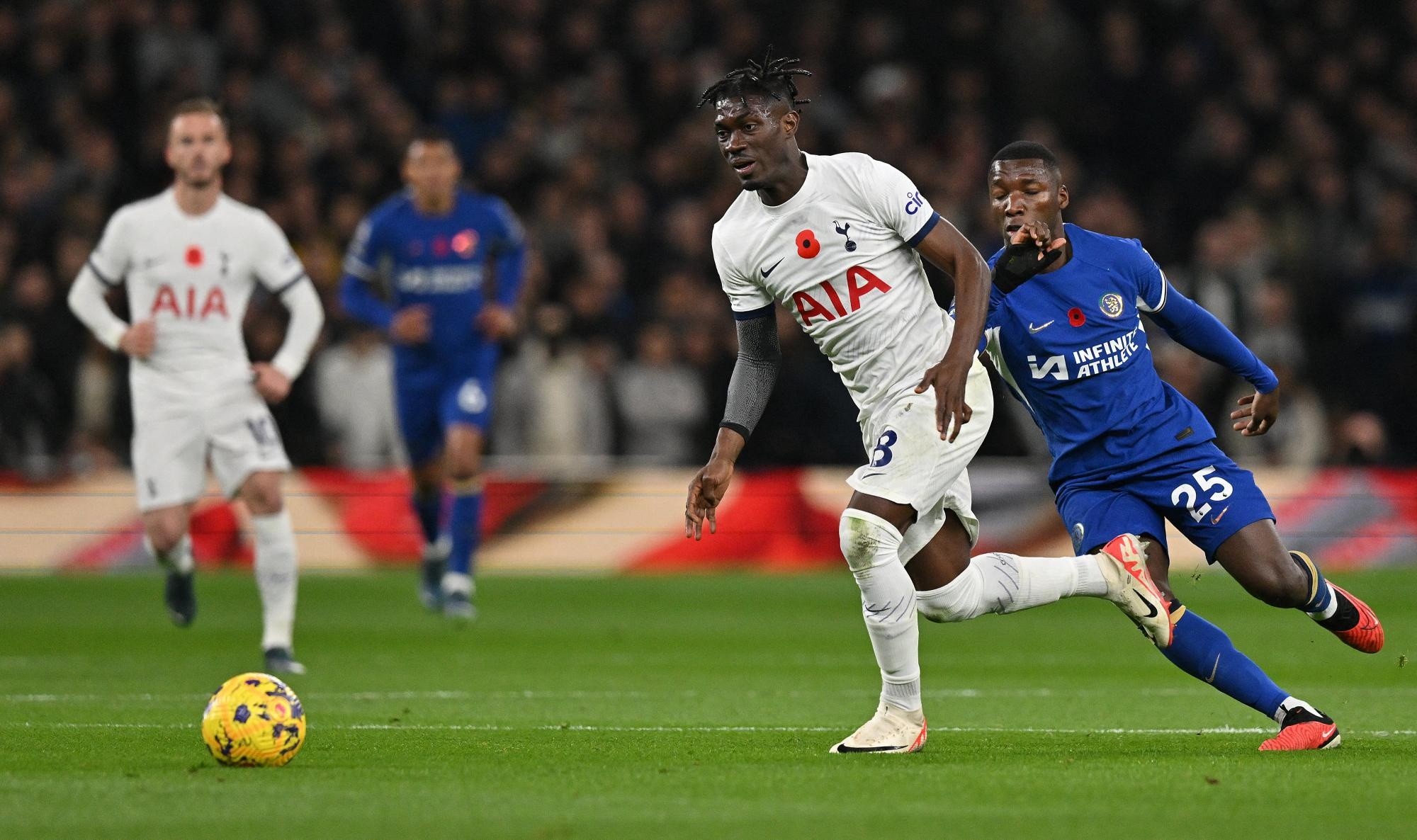 Ives Bissouma fue suspendido por el Tottenham. (AFP)