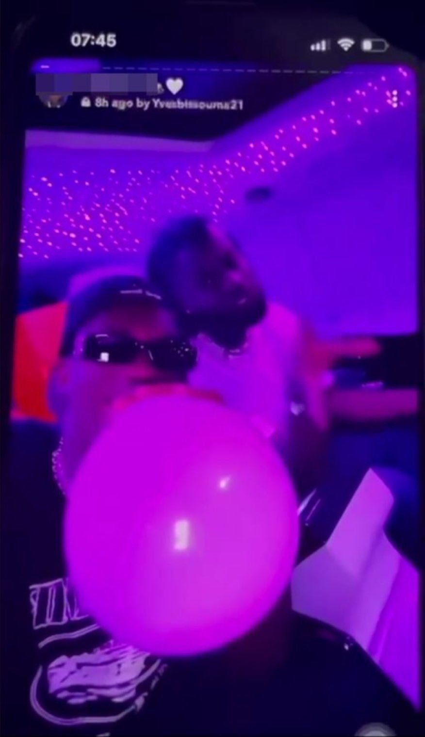 Momento en el que Bissouma se drogaba con óxido nitroso.  (Redes sociales)