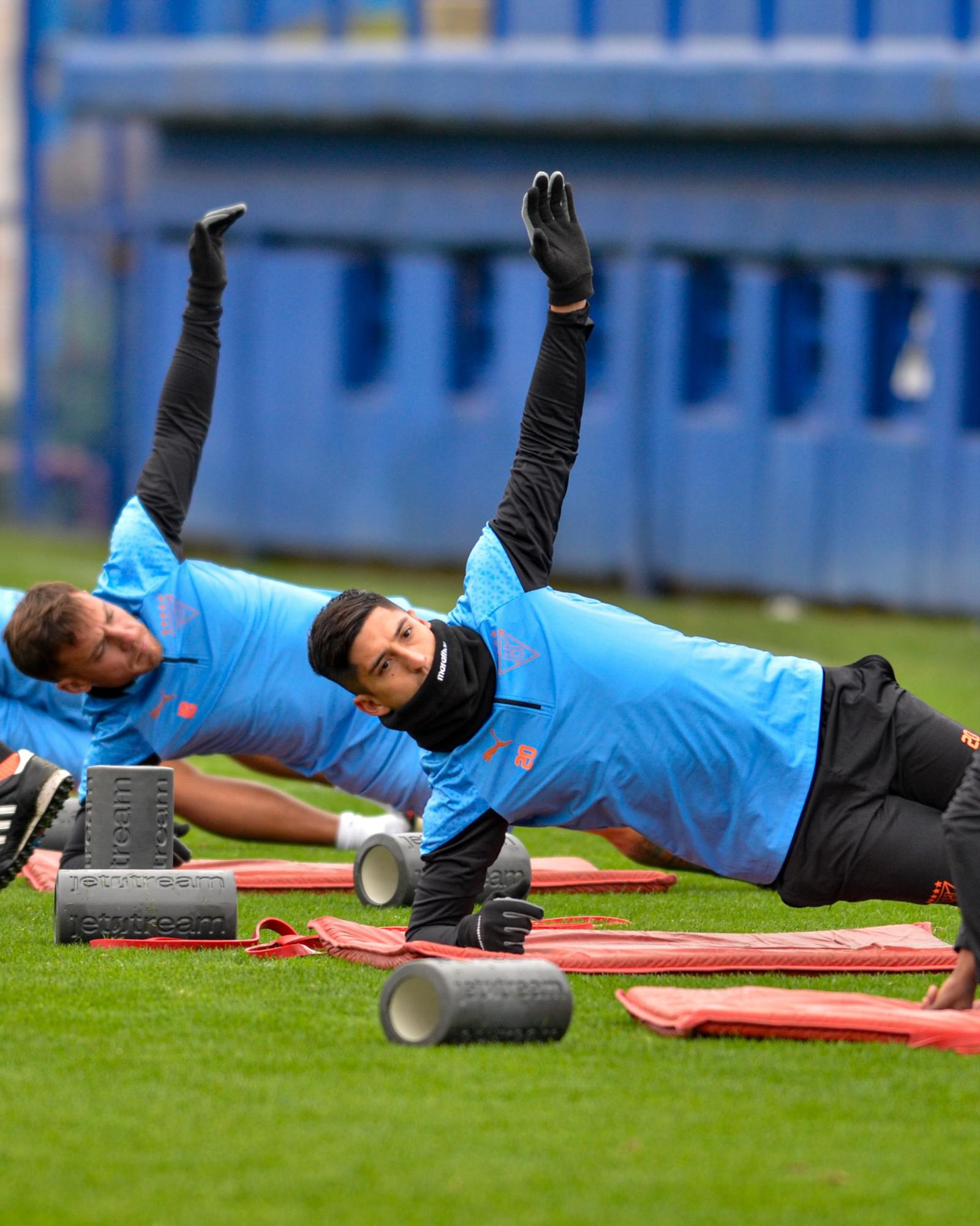 Ezequiel Piovi y Fernando Cornejo realizando labores de preparación en el complejo de Boca Juniors. (Liga de Quito)