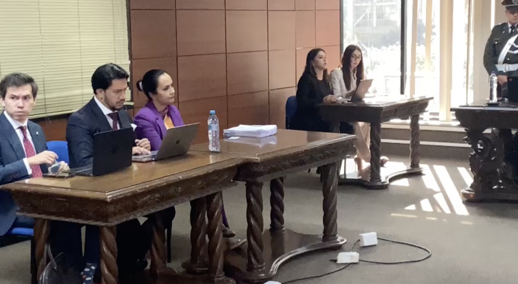 La jueza Enma Tapia y la fiscal Diana Salazar se encontraron en la audiencia. (Ecuavisa)