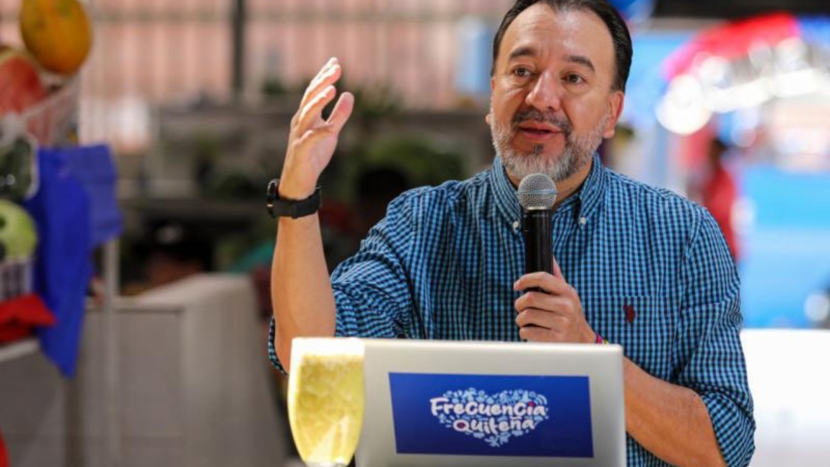 Pabel Muñoz, durante su programa Frecuencia Quiteña. (Municipio de Quito)